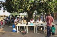 Dépistage de la maladie du sommeil par une équipe mobile 'sous le manguier', Bonon, Côte d'Ivoire, oct2019©V.Jamonneau-IRD.jpg